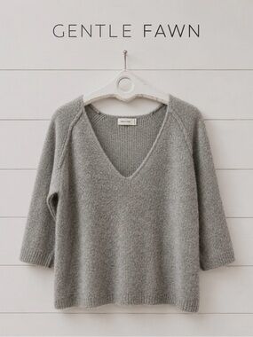 GENTLE FAWN Grey V-Neck Knit Sweater – Soft Minimalist Style – Size S